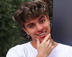 He is seen with earrings and a thick chain on his neck in most of his posts.